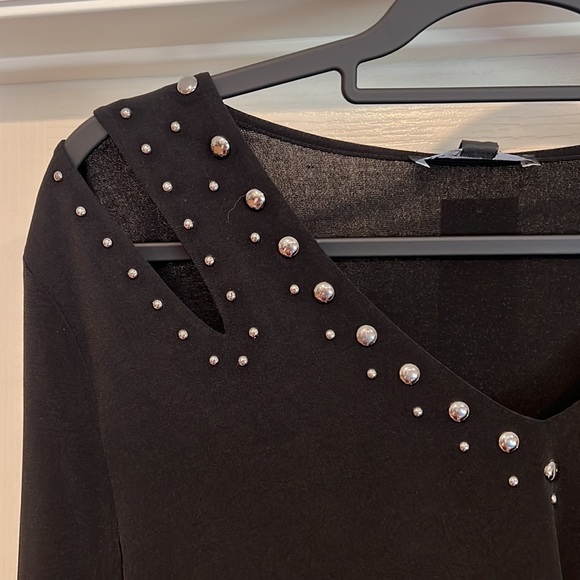 INC Women’s Embellished Cut-out Top Large - Picture 3 of 9